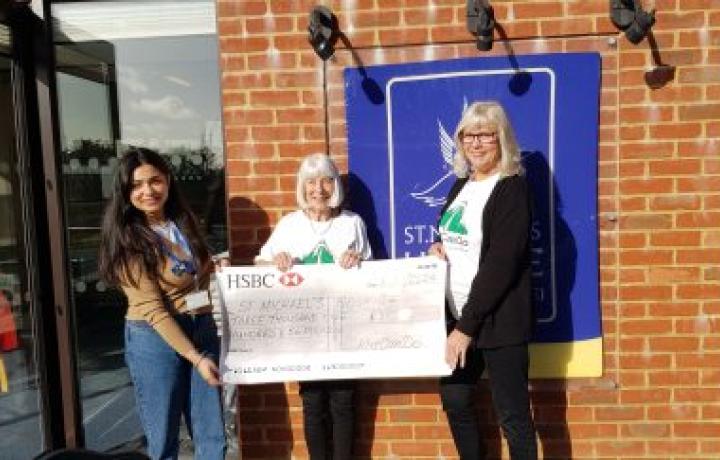 3 women presenting a cheque